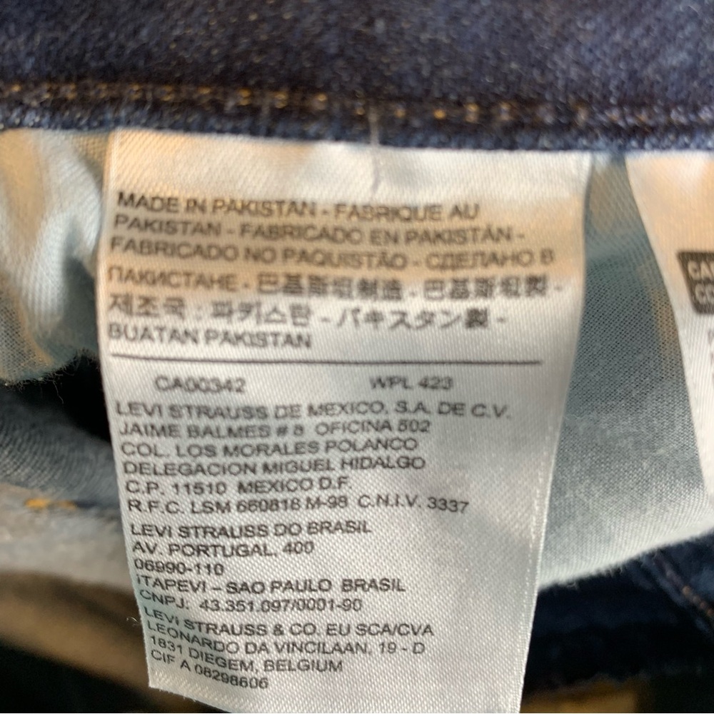 Levi’s Capri Stretch Jeans Women Size 12 Blue‎ Denim Rolled Hem Casual Retro - Picture 8 of 10